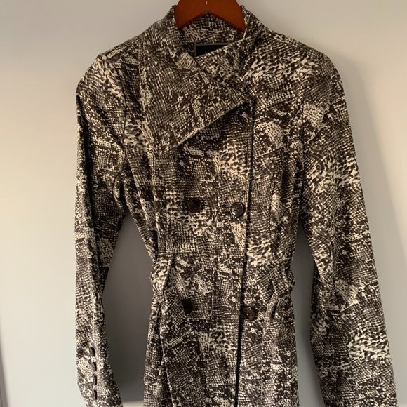 Le Chateau Women's Trench Coat - Picture 4 of 17